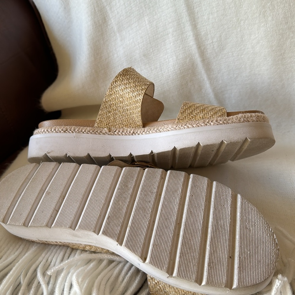 Madden Girl Woven Sandals Size 8.5 - Picture 2 of 3
